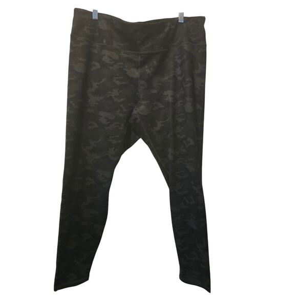 Fabletics Mid Rise Power Hold  Black Camoflauge Athletic Hiking Leggings 3x NWT - Picture 1 of 6